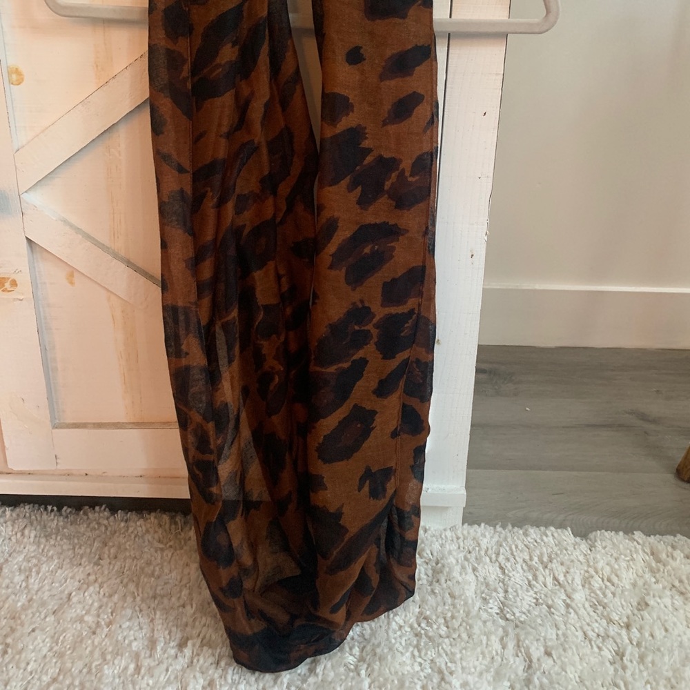 Leopard loop scarf. Lightweight with a really nice color!
